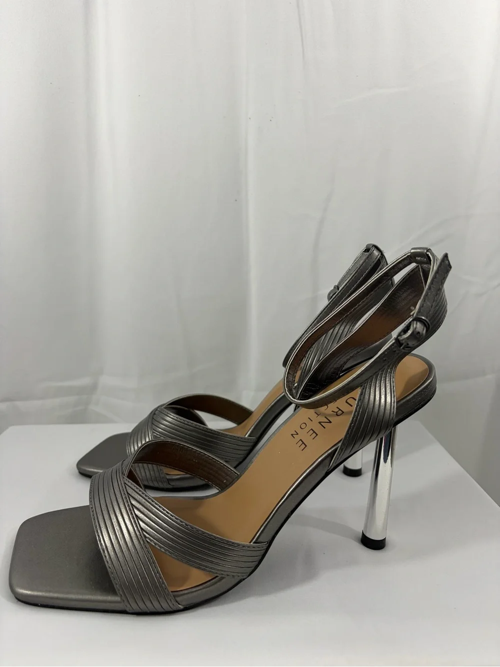 NWT Journee Women’s Size 10 Metallic Silver Strappy High Heels